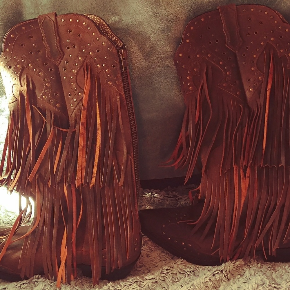 A pair of Laredo womens boots size 8.5.